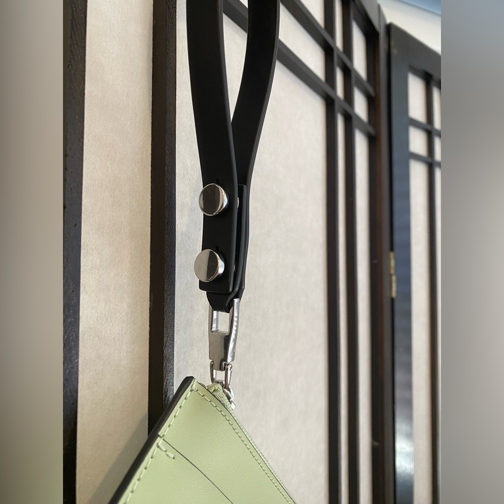 Timbuk2 Smooth Moves Leather Wristlet - Picture 13 of 15